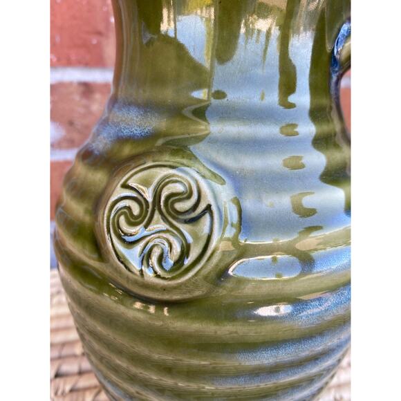 Colm De Ris Pitcher Art Ceramic Pottery Green Blue Celtic Triskelion Ireland - Picture 8 of 11